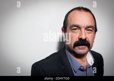 Photo du dossier : Secrétaire général du syndicat français Confédération générale du travail (CGT) Philippe Martinez, nouvellement élu, lors d'une conférence de presse à la suite des élections, au siège de la CGT, à Montreuil, près de Paris, en France, le 04 février 2015. Avec environ 25 pour cent des 12,000 stations-service françaises qui seraient en train de se taiser, la crise du carburant ne montre aucun signe d'assouplissement. Au cœur de la confrontation se trouve une bataille entre la ligne dure, la CGT de gauche et le gouvernement socialiste. Leur relation est tendue depuis longtemps grâce au fait que le syndicat voit Hollande et son gouvernement Banque D'Images