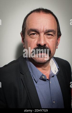 Photo du dossier : Secrétaire général du syndicat français Confédération générale du travail (CGT) Philippe Martinez, nouvellement élu, lors d'une conférence de presse à la suite des élections, au siège de la CGT, à Montreuil, près de Paris, en France, le 04 février 2015. Avec environ 25 pour cent des 12,000 stations-service françaises qui seraient en train de se taiser, la crise du carburant ne montre aucun signe d'assouplissement. Au cœur de la confrontation se trouve une bataille entre la ligne dure, la CGT de gauche et le gouvernement socialiste. Leur relation est tendue depuis longtemps grâce au fait que le syndicat voit Hollande et son gouvernement Banque D'Images