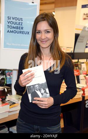 L'actrice francaise Emmanuelle Boidron lors d'une série de dedicace de son livre 'un pere pas faire les autres' au magasin Cultura Venette, a Venette (pres de Compiegne), France, le 02 avril 2016. Photo par Edouard Bernaux/ABACAPRESS.COM Banque D'Images