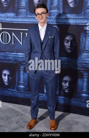 Isaac Hempstead Wright assiste à la première de la saison 6 du jeu de Thrones d'HBO au Théâtre chinois le 10 avril 2016 à Los Angeles, CA, Etats-Unis. Photo de Lionel Hahn/ABACAPRESS.COM Banque D'Images