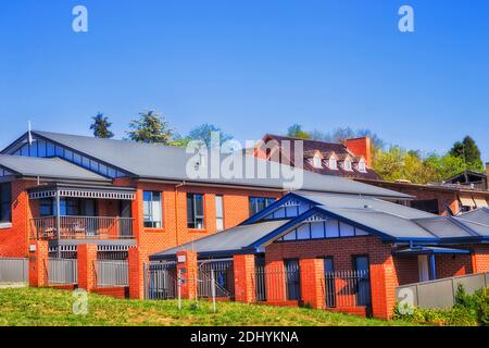 Propriétés résidentielles urbaines modernes dans les rues de Bathurst, dans la région de Nouvelle-Galles du Sud, en Australie. Banque D'Images