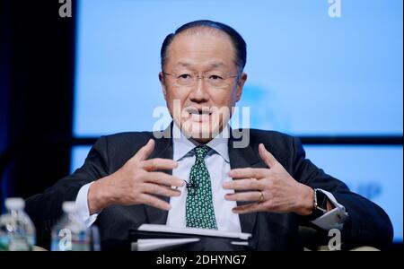 Le président de la Banque mondiale, Jim Yong Kim, prend la parole lors d'un débat sur le « transformer l'Accord de Paris sur le climat en action » à la Banque mondiale le 14 2016 avril à Washington, DC, USA. Photo par Olivier Douliery/ABACAPRESS.COM Banque D'Images