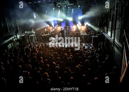 Le groupe allemand de rock-métal Oomph se présente en direct sur scène à Ninkasi KAO à Lyon, France, le 19 avril 2016. Photo Julien Reynaud/APS-Medias/ABACAPRESS.COM Banque D'Images