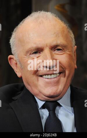 L'homme d'affaires français François Pinault s'exprime lors d'une conférence de presse avec le maire de Paris pour annoncer un projet de musée d'art dans le bâtiment de la Bourse du Commerce, dans le centre de Paris, qui abritera la collection privée d'art de Pinault, le 27 avril 2016, à Paris, en France. L'une des plus grandes collections d'art privées au monde sera logée dans un nouveau musée de Paris à deux pas du Louvre, a déclaré le milliardaire français le 27 avril. François Pinault, le magnat des biens de luxe qui possède également la maison de vente aux enchères Christie's, prend la relève de la Bourse de Commerce au centre de la capitale française pour montrer h Banque D'Images