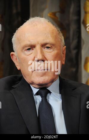 L'homme d'affaires français François Pinault s'exprime lors d'une conférence de presse avec le maire de Paris pour annoncer un projet de musée d'art dans le bâtiment de la Bourse du Commerce, dans le centre de Paris, qui abritera la collection privée d'art de Pinault, le 27 avril 2016, à Paris, en France. L'une des plus grandes collections d'art privées au monde sera logée dans un nouveau musée de Paris à deux pas du Louvre, a déclaré le milliardaire français le 27 avril. François Pinault, le magnat des biens de luxe qui possède également la maison de vente aux enchères Christie's, prend la relève de la Bourse de Commerce au centre de la capitale française pour montrer h Banque D'Images