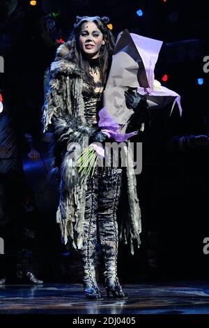 Chimene Badi exécutant le spectacle musical Cats au théâtre Mogador à Paris, France, le 28 avril 2016. Photo d'Aurore Marechal/ABACAPRESS.COM Banque D'Images