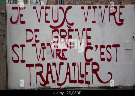 Occupation de la salle de la cité dite salle du clocher par environ 200 opposés à la loi travail a Rennes, France le 2 mai 2016. Photo de Vincent Feurat/ABACAPRESS.COM Banque D'Images