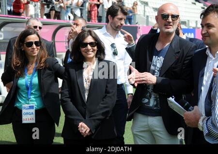 Frank Leboeuf, Anne Hidalgo, Maire de Paris et Jean François Martins, adjoint du Maire de Paris en charge du sport et du tourisme lors d'un match de football génération 98 avant L'EURO 2016 au stade Jean Bouin à Paris, France, le 8 mai 2016. Photo d'Alain Apaydin/ABACAPRESS.COM Banque D'Images