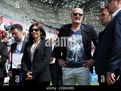 Frank Leboeuf et Anne Hidalgo, Maire de Paris lors d'un match de football de génération 98 avant l'EURO 2016 au stade Jean Bouin à Paris, France, le 8 mai 2016. Photo d'Alain Apaydin/ABACAPRESS.COM Banque D'Images