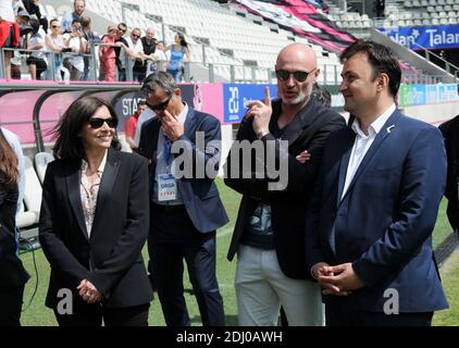 Frank Leboeuf, Anne Hidalgo, Maire de Paris et Jean François Martins, adjoint du Maire de Paris en charge du sport et du tourisme lors d'un match de football génération 98 avant L'EURO 2016 au stade Jean Bouin à Paris, France, le 8 mai 2016. Photo d'Alain Apaydin/ABACAPRESS.COM Banque D'Images