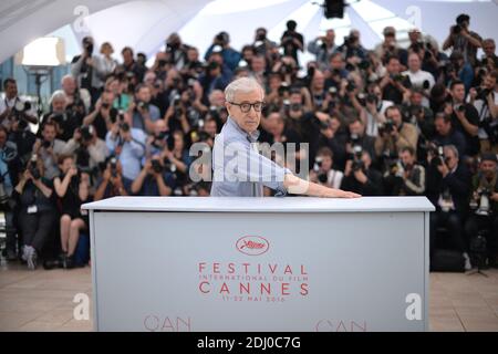 Woody Allen posant au salon de photo de la Cafe Society au Palais des Festivals de Cannes, France, le 11 mai 2016, dans le cadre du 69e Festival de Cannes. Photo de Lionel Hahn/ABACAPRESS.COM Banque D'Images