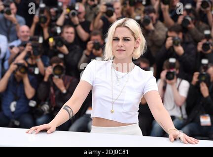 Kristen Stewart posant au café Society Photocall au Palais des Festivals de Cannes, France, le 11 mai 2016, dans le cadre du 69e Festival de Cannes. Photo de Lionel Hahn/ABACAPRESS.COM Banque D'Images