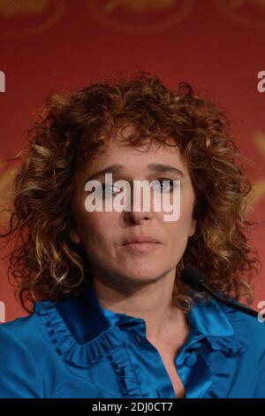 Valeria Golino participe à la conférence de presse du jury au Palais des Festivals de Cannes, France, le 11 mai 2016, dans le cadre du 69e Festival de Cannes. Photo d'Aurore Marechal/ABACAPRESS.COM Banque D'Images