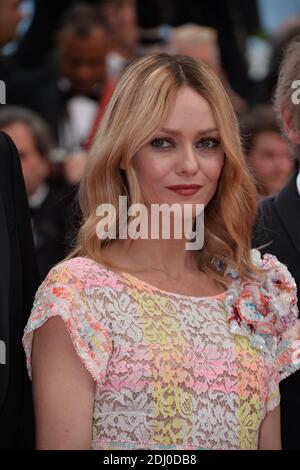 Membre du jury Vanessa Paradis participant à la projection du Cafe Society et à la cérémonie d'ouverture au Palais des Festivals de Cannes, France, le 11 mai 2016, dans le cadre du 69e Festival de Cannes. Photo de Lionel Hahn/ABACAPRESS.COM Banque D'Images