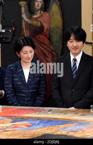 Le Prince Akishino du Japon et sa femme la princesse Kiko ont visité l'Opificio delle Pietre dure (un leader mondial dans le domaine de la restauration de l'art) où est restauré le tableau de Léonard de Vinci "l'adoration des Magi". Le prince Akishino, fils cadet de l'empereur japonais Akihito, et sa femme la princesse Kiko sont en Italie pour une excursion de huit jours pour assister à une célébration du 150e anniversaire des relations diplomatiques entre les deux pays et pour faire un appel de courtoisie au pape François à la Cité du Vatican. Photo par ABACAPRESS.COM Banque D'Images