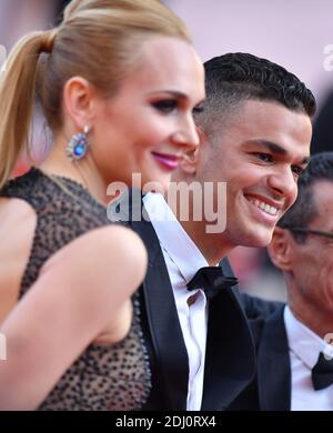 Hatem Ben Arfa et sa femme assistent à la projection affectueuse au Palais des Festivals de Cannes, France, le 16 mai 2016, dans le cadre du 69e Festival de Cannes. Photo de Lionel Hahn/ABACAPRESS.COM Banque D'Images