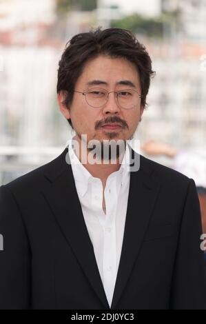 Le Directeur Na Hong-Jin à un photocall pour le film "Goksung (les étrangers)" dans le cadre du 69e Festival International du film de Cannes, au Palais des Festivals de Cannes, dans le sud de la France, le 18 mai 2016. Photo de Nicolas Genin/ABACAPRESS.COM Banque D'Images