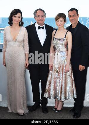 Exclusif - Juliette Binoche, Directrice de la photographie Peter Suschitzky, Alba Rohrwacher, Matteo Garrone, participant à l'hommage d'Angenieux au Directeur de la photographie Peter Suschitzky au Palais des Festivals de Cannes, France, le 20 mai 2016, dans le cadre du 69e Festival du film de Cannes. Photo de Lionel Hahn/ABACAPRESS.COM Banque D'Images