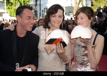 Matteo Garrone, Juliette Binoche et Alba Rohrwacher participant à la dernière projection au Palais des Festivals de Cannes, France, le 20 mai 2016, dans le cadre du 69e Festival de Cannes. Photo d'Aurore Marechal/ABACAPRESS.COM Banque D'Images