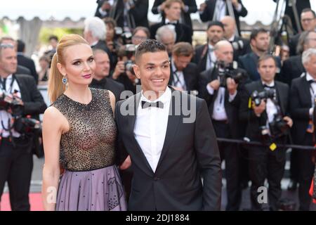 Hatem Ben Arfa et sa femme assistent à la projection de « l'amour » au Palais des Festivals de Cannes, France, le 16 mai 2016, dans le cadre du 69e Festival de Cannes. Photo par Ammar Abd Rabbo/ABACAPRESS.COM Banque D'Images