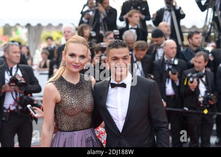 Hatem Ben Arfa et sa femme assistent à la projection de « l'amour » au Palais des Festivals de Cannes, France, le 16 mai 2016, dans le cadre du 69e Festival de Cannes. Photo par Ammar Abd Rabbo/ABACAPRESS.COM Banque D'Images