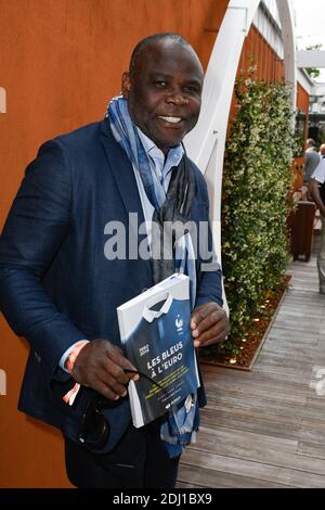 Basile Boli posant au Village pendant l'Open de tennis français à l'arène Roland-Garros à Paris, France, le 25 mai 2016. Photo de Laurent Zabulon/ABACAPRESS Banque D'Images