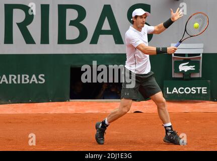 Andy Murray joue le deuxième tour de l'Open de tennis français BNP Paribas 2016 au stade Roland-Garros, Paris, France, le 27 mai 2016. Photo de Christian Liewig/ABACAPRESS.COM Banque D'Images