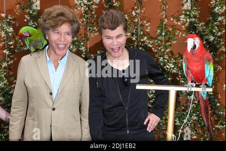 Igor et Grichka Bogdanoff posant au Village pendant l'Open de tennis français à l'arène Roland-Garros à Paris, France, le 25 mai 2016. Photo de Laurent Zabulon/ABACAPRESS Banque D'Images