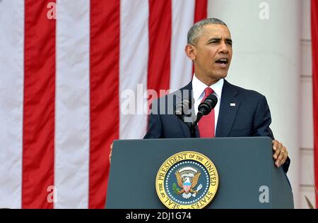 Le président américain Barack Obama fait des remarques à l'amphithéâtre après avoir déposé une couronne à la tombe du soldat inconnu au cimetière national d'Arlington, Arlington, Virginie, le jour du souvenir, le 30 mai 2016, près de Washington, DC. Obama a rendu hommage aux membres du service militaire de la nation qui sont tombés. Photo de Mike Theiler/Pool/ABACAPRESS.COM Banque D'Images