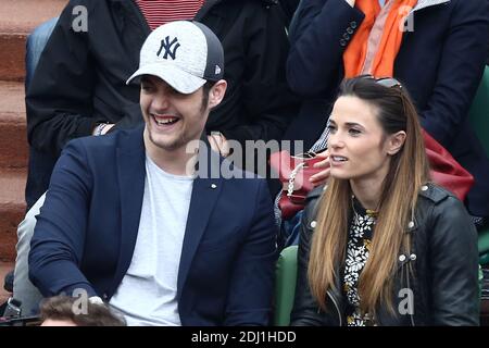 Louis Sarkozy et Capucine Anav dans le VIP Tribune lors de l'Open de tennis à l'arène Roland-Garros à Paris, France, le 1er juin 2016. Photo byABACAPRESS.COM Banque D'Images