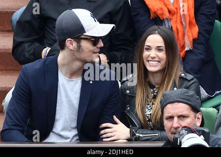 Louis Sarkozy et Capucine Anav dans le VIP Tribune lors de l'Open de tennis à l'arène Roland-Garros à Paris, France, le 1er juin 2016. Photo byABACAPRESS.COM Banque D'Images