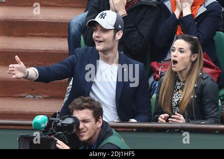 Louis Sarkozy et Capucine Anav dans le VIP Tribune lors de l'Open de tennis à l'arène Roland-Garros à Paris, France, le 1er juin 2016. Photo byABACAPRESS.COM Banque D'Images