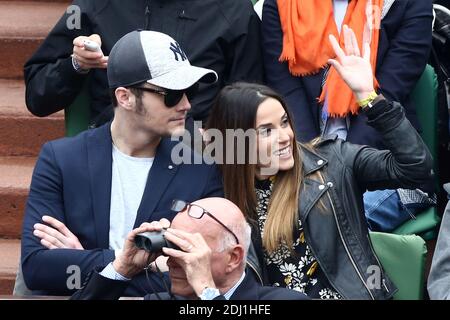 Louis Sarkozy et Capucine Anav dans le VIP Tribune lors de l'Open de tennis à l'arène Roland-Garros à Paris, France, le 1er juin 2016. Photo byABACAPRESS.COM Banque D'Images