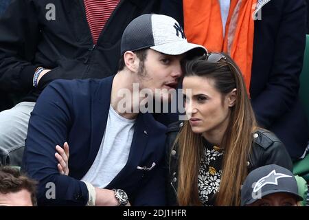 Louis Sarkozy et Capucine Anav dans le VIP Tribune lors de l'Open de tennis à l'arène Roland-Garros à Paris, France, le 1er juin 2016. Photo byABACAPRESS.COM Banque D'Images