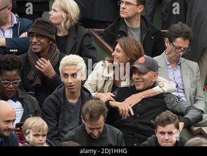 Roschdy Zem avec son fils Chad au VIP Tribune lors de l'Open de tennis à l'arène Roland-Garros à Paris, France, le 1er juin 2016. Photo de Laurent Zabulon/ABACAPRESS.COM Banque D'Images