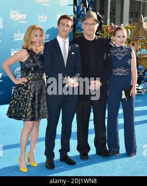 Albert Brooks participe à la première mondiale de Disney-Pixar's Finding Dory au théâtre El Capitan le 8 juin 2016 à Los Angeles, CA, États-Unis. Photo de Lionel Hahn/ABACAPRESS.COM Banque D'Images