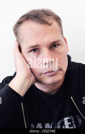 Le Streetartist OISE (Shepard Fairey) pose avant d'installer sa nouvelle exposition à la Galerie itinéraires à Paris, France, le 15 juin 2016. Photo d'Aurore Marechal/ABACAPRESS.COM Banque D'Images