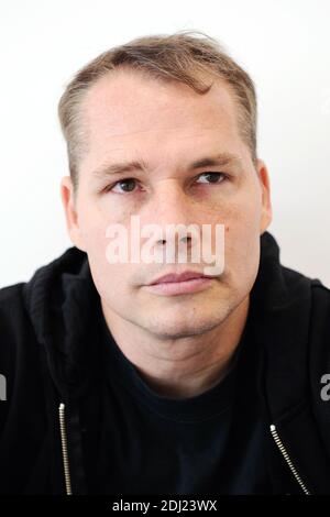 Le Streetartist OISE (Shepard Fairey) pose avant d'installer sa nouvelle exposition à la Galerie itinéraires à Paris, France, le 15 juin 2016. Photo d'Aurore Marechal/ABACAPRESS.COM Banque D'Images