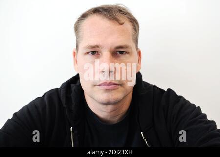 Le Streetartist OISE (Shepard Fairey) pose avant d'installer sa nouvelle exposition à la Galerie itinéraires à Paris, France, le 15 juin 2016. Photo d'Aurore Marechal/ABACAPRESS.COM Banque D'Images