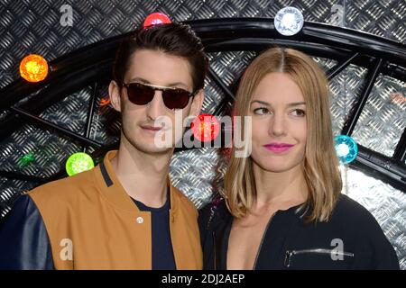 Pierre Niney et Natasha Andrews arrivent au salon Christian Dior Homme lors de la semaine de la mode masculine à Paris le 25 juin 2016 à Paris , France . Photo d'Aurore Marechal/ABACAPRESS.COM Banque D'Images