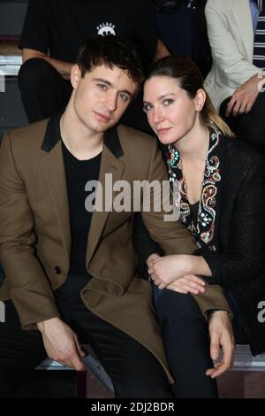 Fils de Jeremy Irons, Max Irons et sa compagne Sophie Pera arrivant au spectacle Lanvin lors de la semaine de la mode masculine à Paris le 26 juin 2016 à Paris , France . Photo de Jerome Domine/ABACAPRESS.COM Banque D'Images