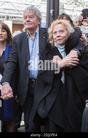 ALAIN DELON, ISABELLE AUBRET - inauguration de la place Henri Salvado face à l'Olympia. Photo de Nasser Berzane/ABACAPRESS.COM Banque D'Images