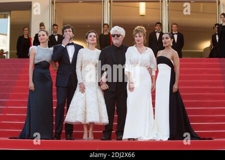 Michelle Jenner, Daniel Grao, Emma Suarez, Pedro Almodovar, Adriana Ugarte et Inma Cuesta - CANNES 2016 - MONTEE DES MARCHES DU FILM 'JULIETA' photo de Nasser Berzane/ABACAPRESS.COM Banque D'Images