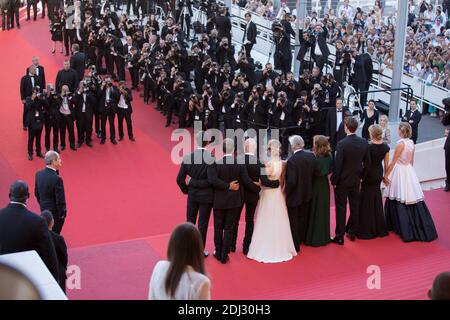 Alice Isaaz, Laurent Lafitte, Virginie Efira, Christian Berkel, Anne Consigny, Charles Berling et Jonas Bloquet - CANNES 2016 - MONTEE DU FILM 'ELLE' photo de Nasser Berzane/ABACAPRESS.COM Banque D'Images