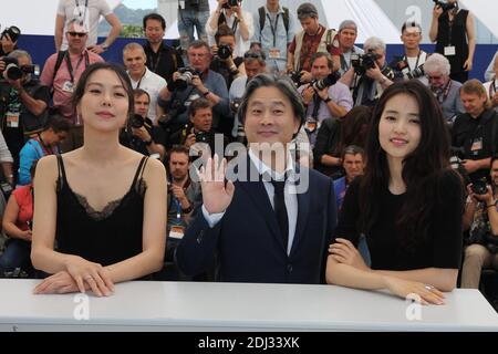 Kim MIN-HEE - Kim TAE-RI - Parc CHAN-WOOK - 69F FESTIVAL DE CANNES 2016 - PHOTOCALL 'MADEMOISELLE (THE HANDMAIDEN:AGASSI)' photo de Nasser Berzane/ABACAPRESS.COM Banque D'Images