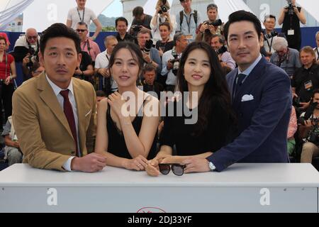 Kim MIN-HEE - Kim TAE-RI - Ha JUNG-WOO - JO JING-WOONG - 69E FESTIVAL DE CANNES 2016 - PHOTOCALL 'MADEMOISELLE (THE HANDMAIDEN:AGASSI)' photo de Nasser Berzane/ABACAPRESS.COM Banque D'Images