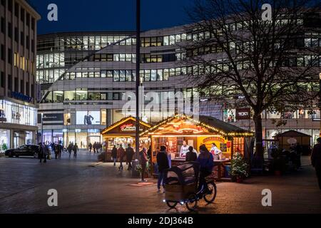 Marché de Noël très réduit sur Shadowplatz pendant Corona Düsseldorf Banque D'Images