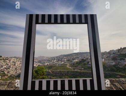 jérusalem, israël. 04-12-2020. Vue de dessus de la direction du quartier juif à l'est de la ville, sur les quartiers de Silwan, Ma'aleh HaZeiti Banque D'Images