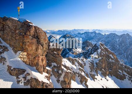 Vue depuis le sommet de la Zugspitze, Bavière, Allemagne Banque D'Images