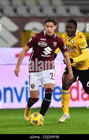 SASA Lukic (Turin) Jean-Victor Makengo (Udinese) pendant le match italien 'erie A' entre Torino 2-3 Udinese au stade Olimpic le 12 décembre 2020 à Turin, Italie. Credit: Maurizio Borsari/AFLO/Alay Live News Banque D'Images